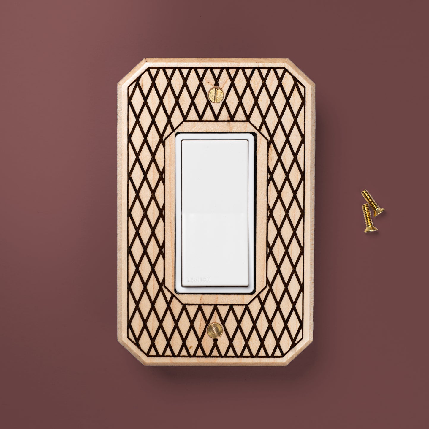 Tudor Diamond Lattice Pattern Wood Rocker Decora Plate